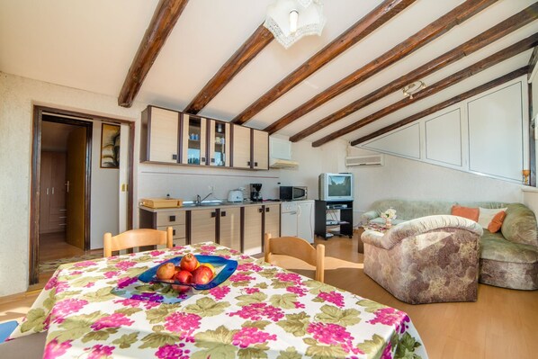 Apartment, Multiple Beds | Living room | Flat-screen TV
