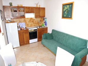 Departamento, 1 cama matrimonial | Sala de estar | Televisión 