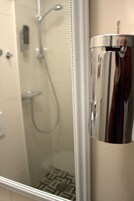Ducha del cuarto de baño