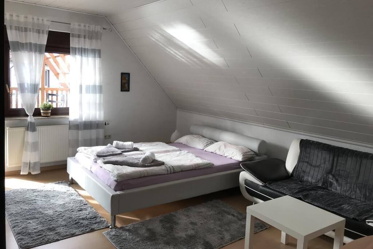 Chambre Double, salle de bains commune (2) | Minibar, bureau, Wi-Fi gratuit, draps fournis