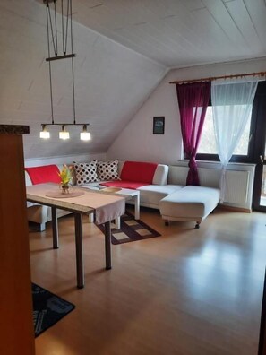 Flat-screen TV - Privatzimmer König (Kassel)