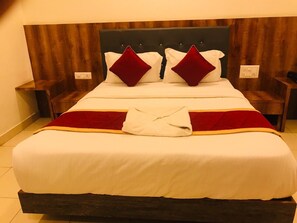 In-room safe, desk, soundproofing, free WiFi - Hotel AK International Rooms (Mangaluru)
