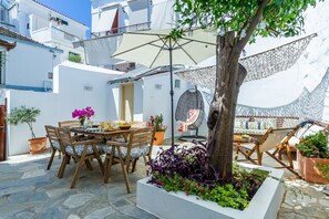 Outdoor dining - Evagelia Villas and Apartments (Skopelos)