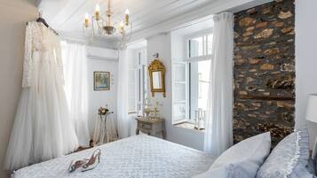 Deluxe Villa | 2 bedrooms, individually decorated, individually furnished, desk
