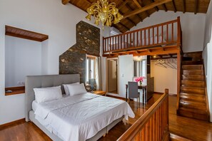 Villa | Individuelt dekorert, individuelt innredet og skrivebord