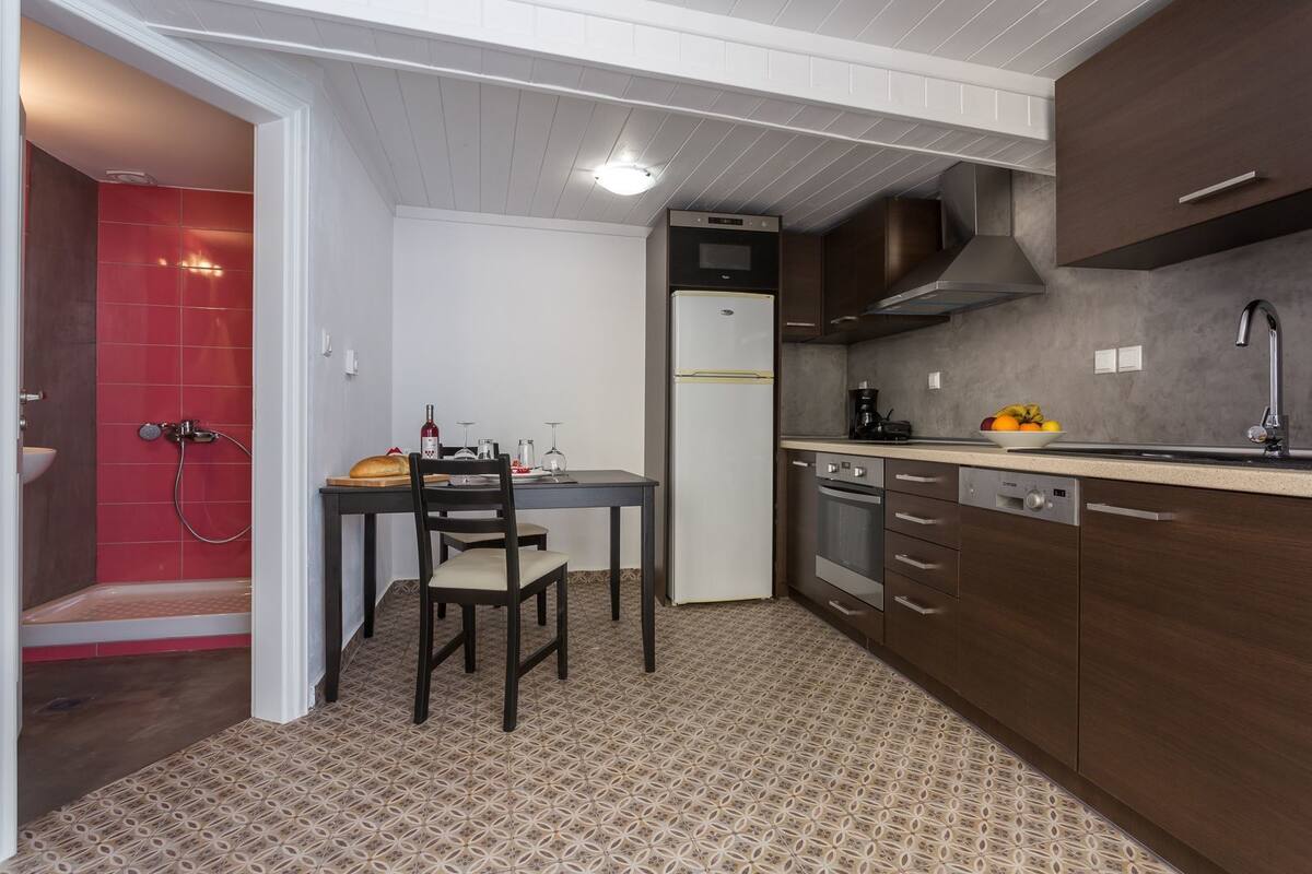 Apartamento Deluxe, 1 habitación | Zona de estar | Una televisión de pantalla plana
