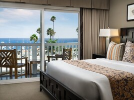 Tabla de planchar con plancha, wifi gratis y ropa de cama 