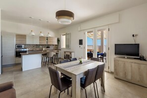 Nhà Tiêu chuẩn, 2 phòng ngủ (1325) | Bếp riêng | Tủ lạnh, lò nướng, bếp nấu, dụng cụ nấu nướng/bát dĩa/dao nĩa