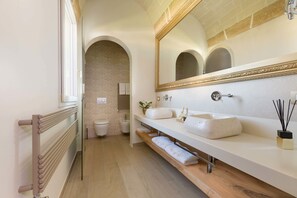 Bathroom sink - Acquaviva Suites (Diso)