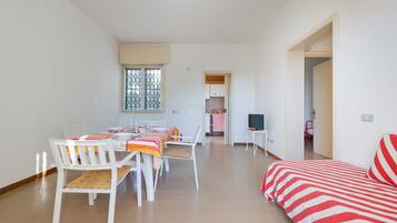 Condo, 2 Bedrooms (1368) | Living area | Flat-screen TV