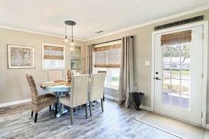 Casa, letti multipli (Pink Flamingo) | 3 camere, ferro/asse da stiro, lenzuola