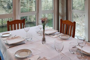 Breakfast, lunch and dinner served - Hotel A Veiga (Samos)