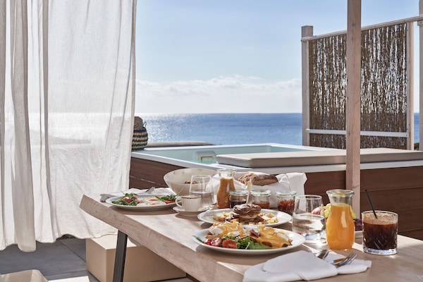 Desayuno a la carta incluido todos los días