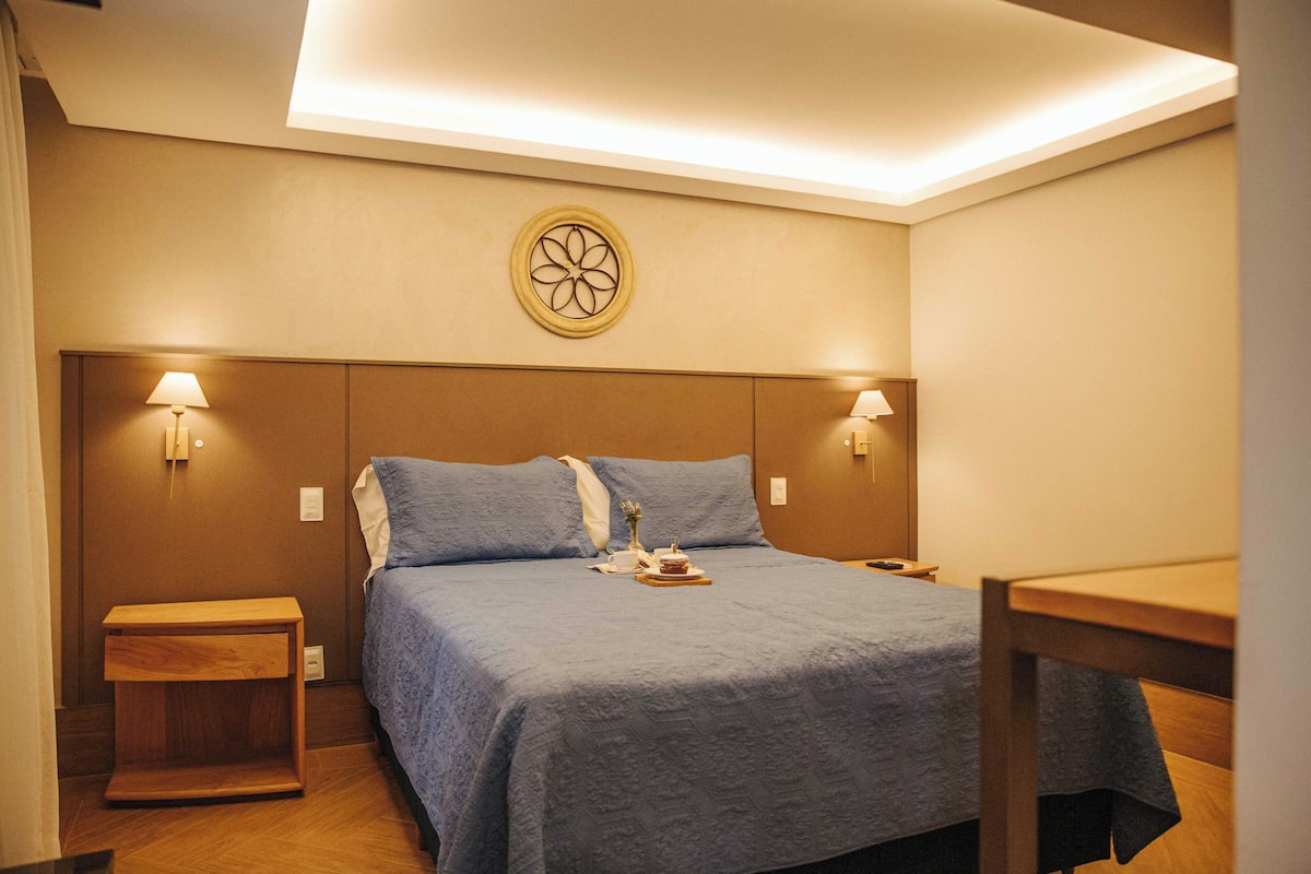 Comfort kamer, 1 twee- of 2 eenpersoonsbedden | 1 slaapkamer, een minibar, gratis wifi, beddengoed