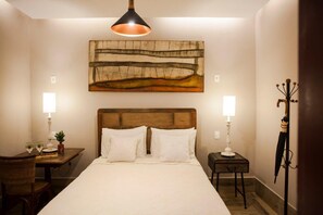 Minibar, wifi gratis y ropa de cama