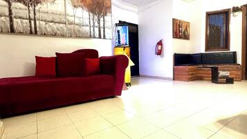 Coin salon dans le hall