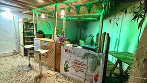 Poolside bar - Villa Jade (Dakar)