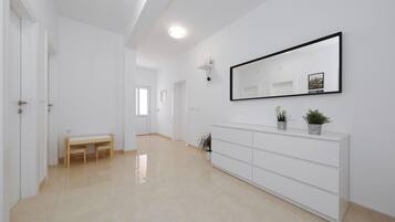 Deluxe-Villa, 3 Schlafzimmer, eigener Pool, Meerblick | Wohnbereich | Flachbildfernseher, DVD-Player