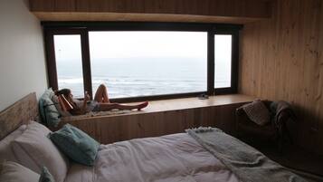 Deluxe Suite, 1 King Bed, Ocean View, Beachfront | 6 bedrooms, premium bedding, blackout drapes, soundproofing