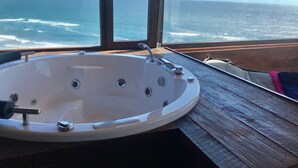 Family House, 6 Bedrooms, Private Pool, Ocean View | Tab mandi berpancutan