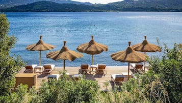Platja privada a prop i servei gratuït de connexió amb la platja