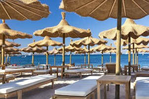 Playa privada en los alrededores, traslado desde/hacia la playa gratis