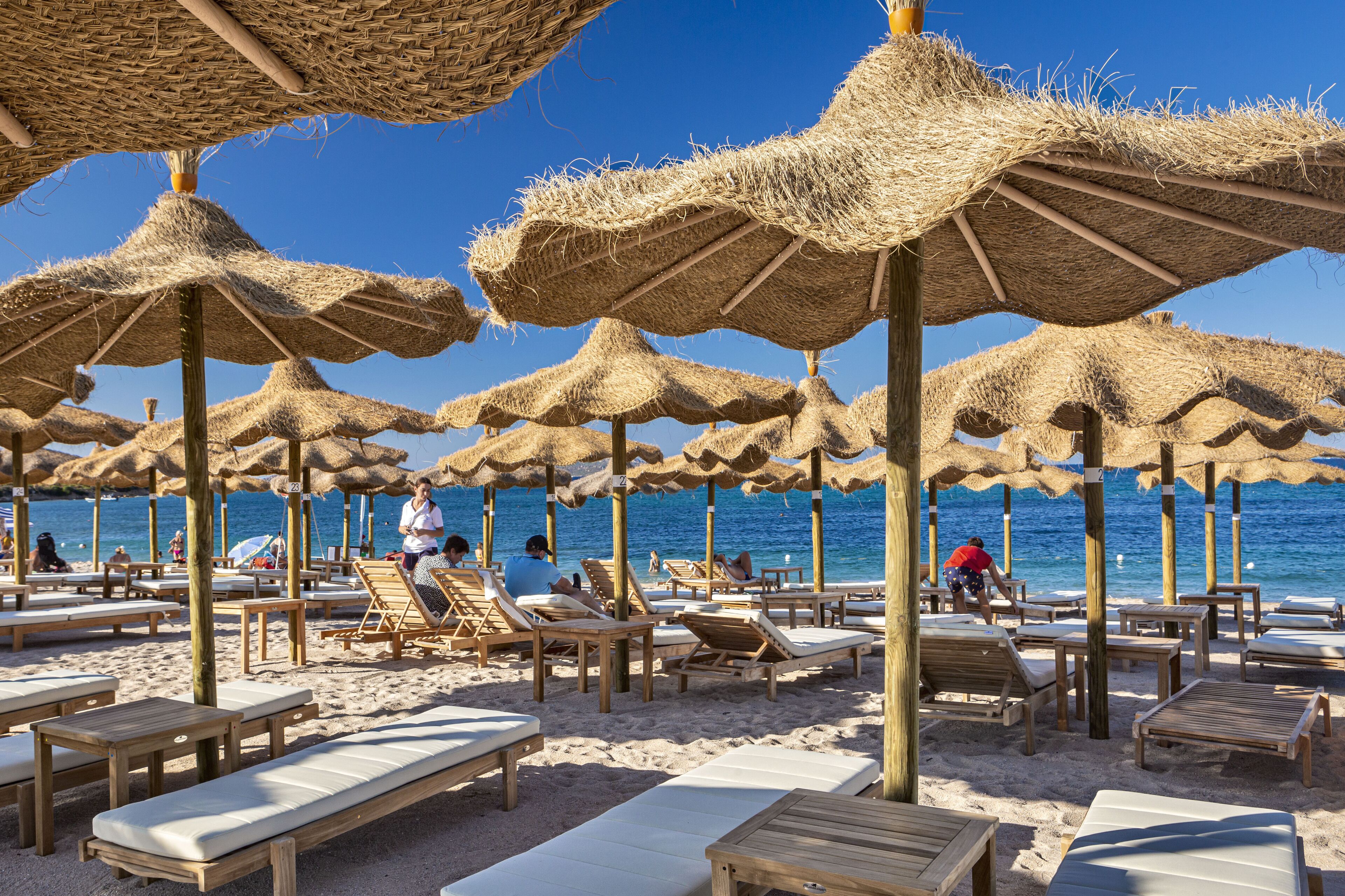 private beach nearby, free beach shuttle, sun-loungers, beach umbrellas