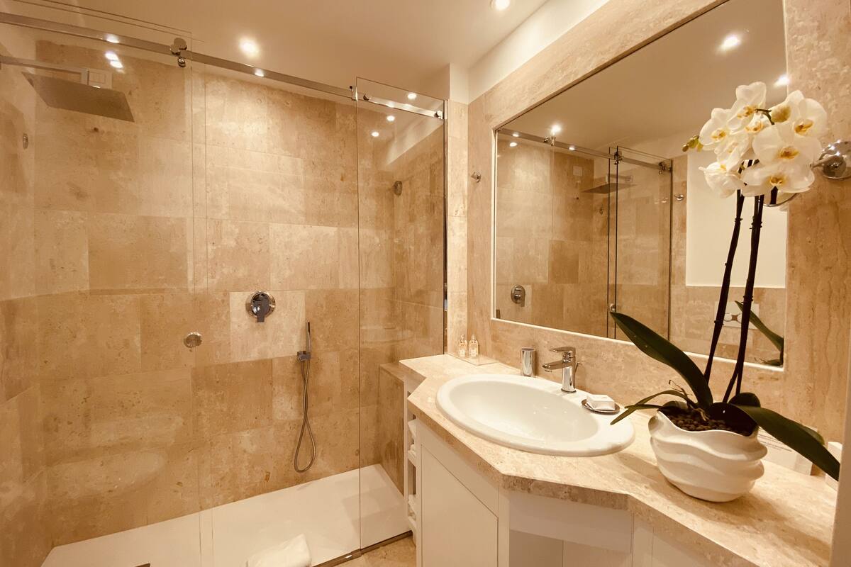 superior room, 1 queen bed, pool view | bathroom | hair dryer, bathrobes, slippers, bidet