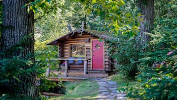 Individually decorated, individually furnished, laptop workspace
