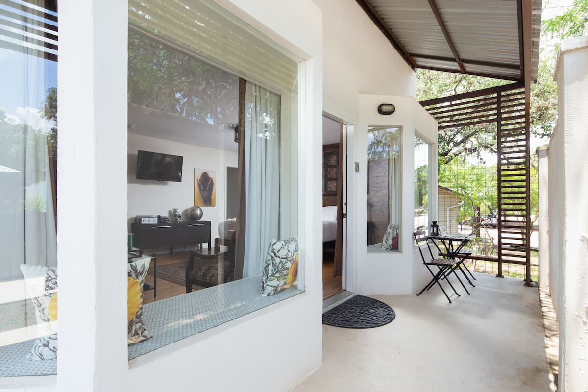 Pet Friendly, 1 King Bed with Sofa bed, Courtyard View (13) | Terrace/patio
