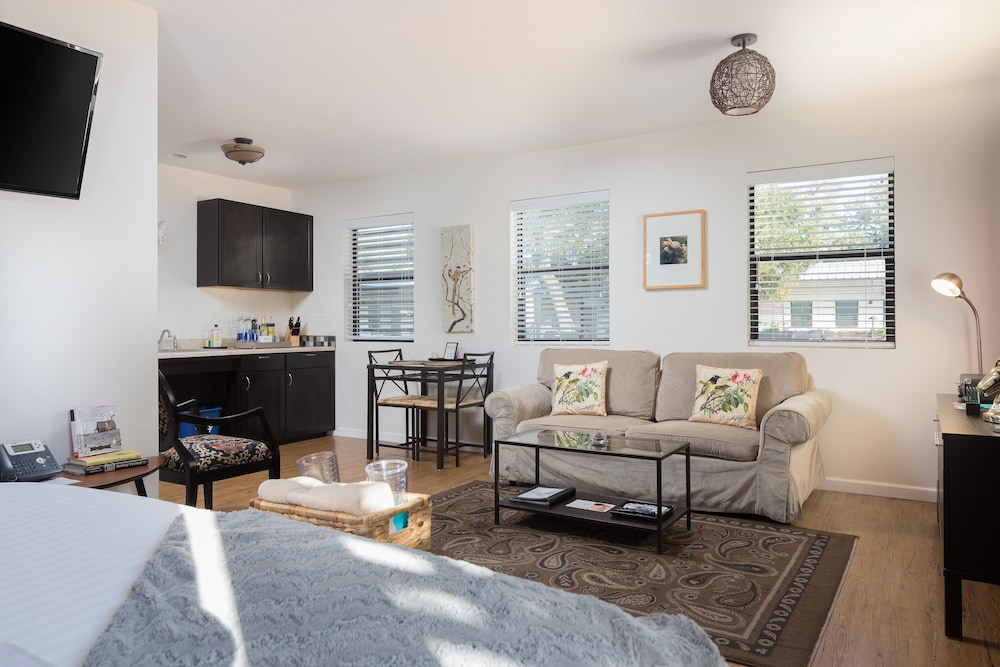 Hotel Flora and Fauna by null