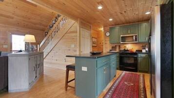 House | Private kitchen | Microwave, oven, stovetop, dishwasher