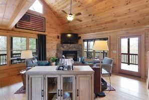 House | 4 bedrooms, desk, free WiFi, bed sheets - White Pines (Blue Ridge)