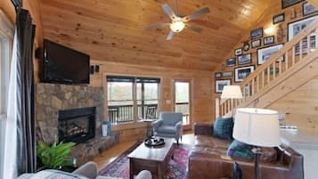 House | Living area | Flat-screen TV, fireplace