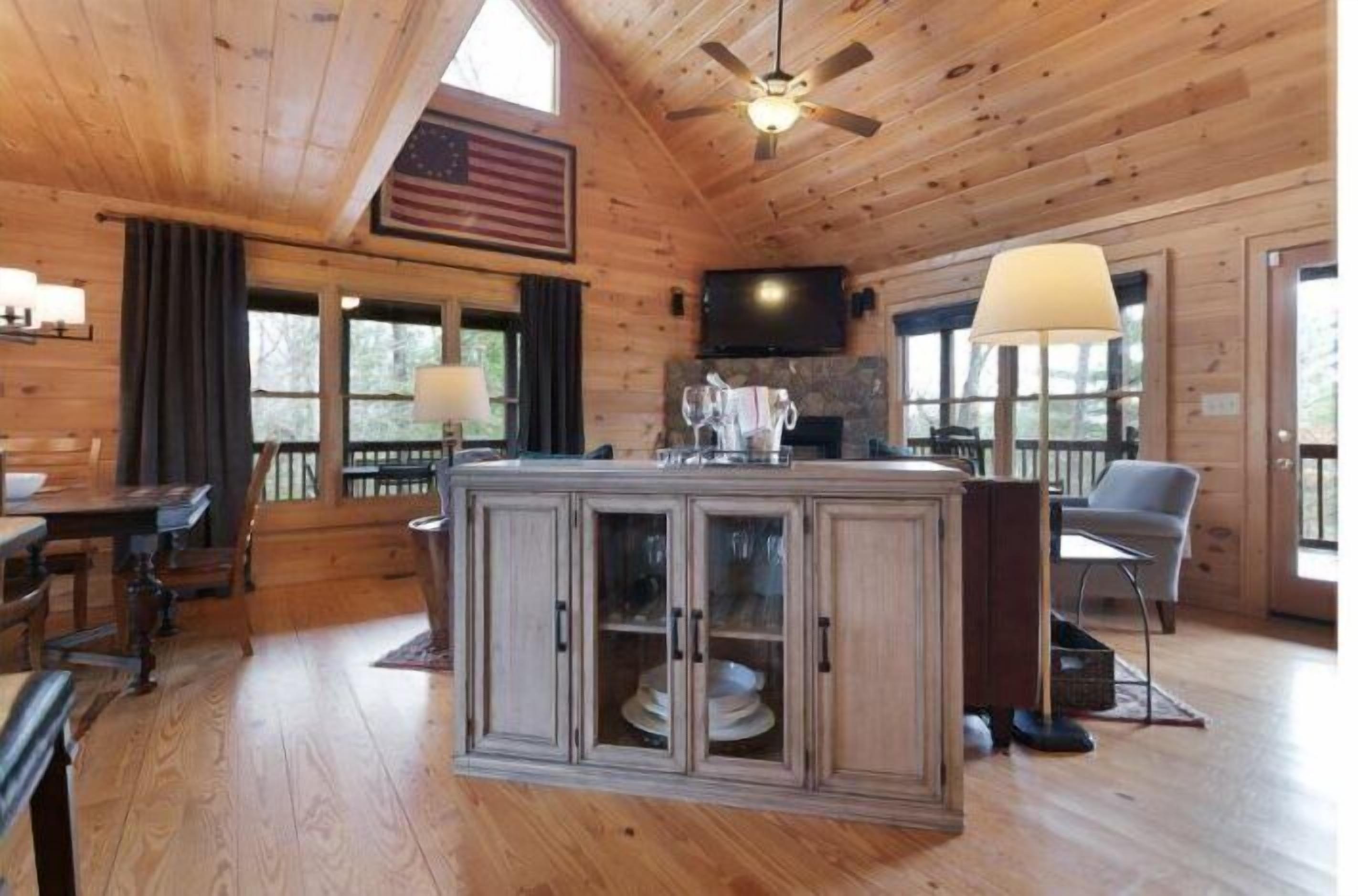 منزل | منطقة المعيشة | تلفزيون بشاشة مسطحة، مدفأة