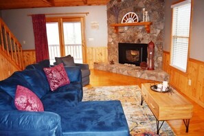 Living area - Kade`s Lodge (Blue Ridge)