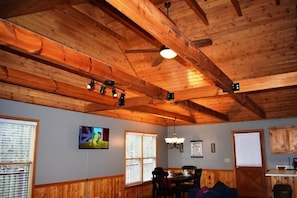 House | In-room dining - Kade`s Lodge (Blue Ridge)