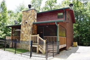 Front of property - A Woodland Retreat (Mineral Bluff)