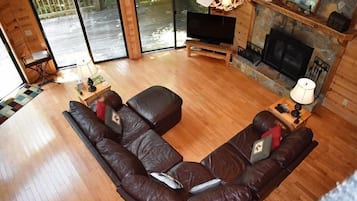 House | Living area | Flat-screen TV, fireplace