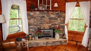 House | 3 bedrooms, desk, free WiFi