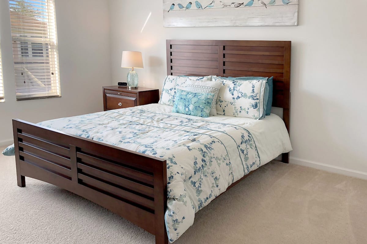 Individually decorated, individually furnished, laptop workspace