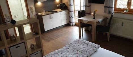 1 bedroom, iron/ironing board, internet, bed sheets