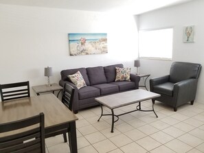 43–tuumainen LED-televisio, jossa korkealuokkaiset TV-kanavat