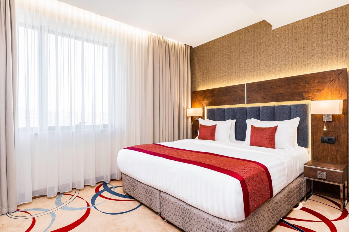 Superior Suite, 2 Bedrooms (2 King Beds) | Minibar, in-room safe, desk, laptop workspace