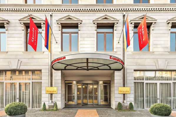 Exterior - Ramada Hotel & Suites by Wyndham Yerevan (Yerevan)