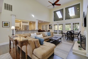 Flat-screen TV, DVD player - Shelley Court 7 (Hilton Head Island)