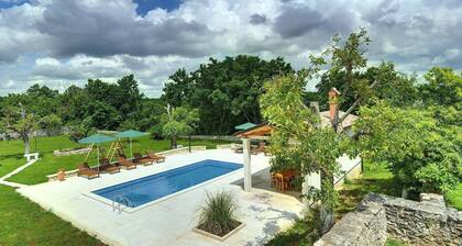 Spacious villa with private pool, volleyball court and barbecue area
