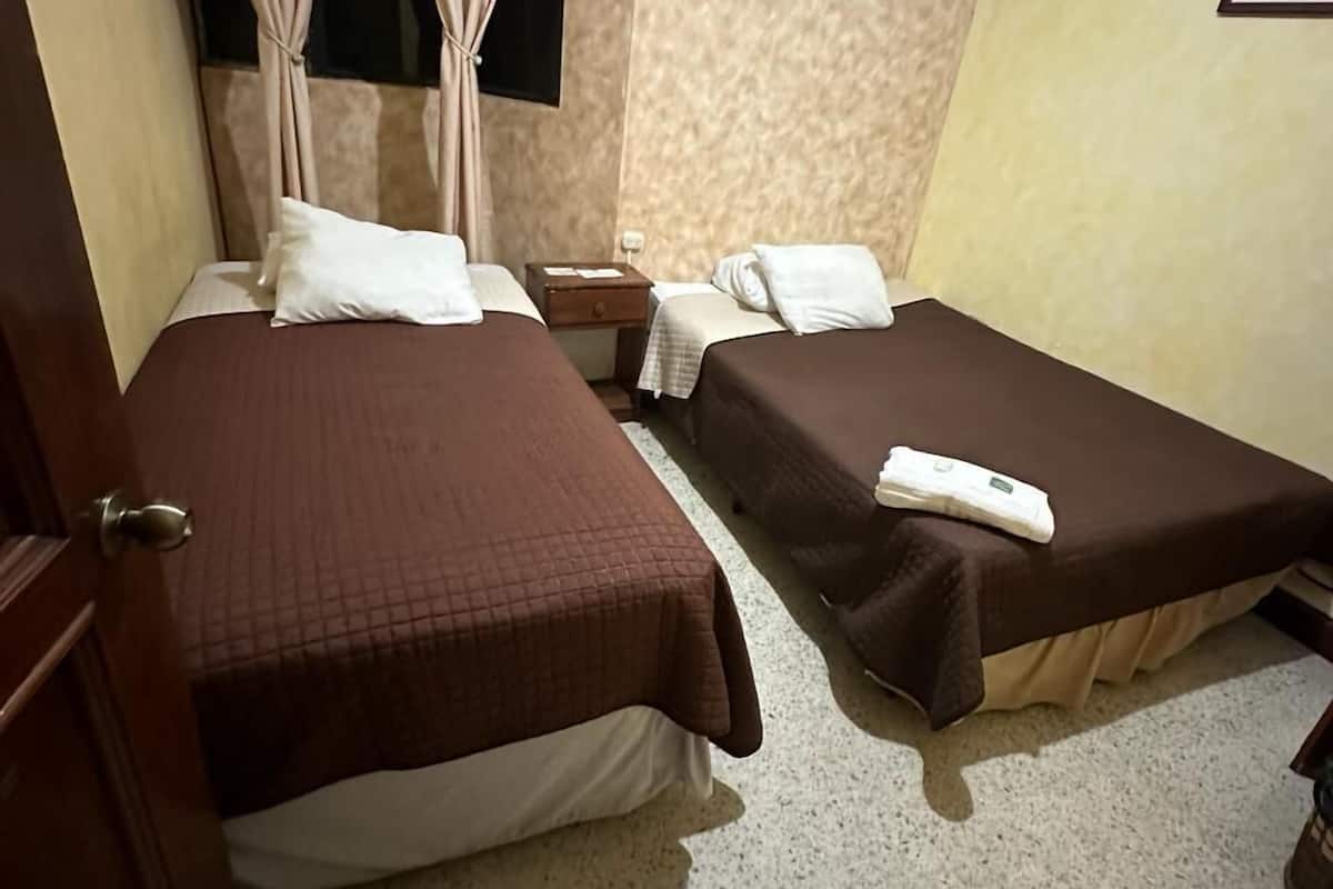 Basic Triple Room, Non Smoking, Shared Bathroom | Free WiFi, bed sheets