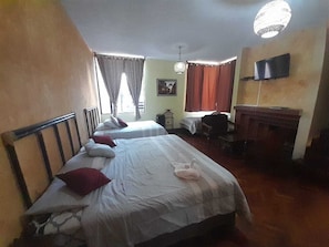 Quarto standard | Individualmente mobiliados, escrivaninha