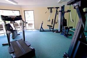 Condo, 2 camas Queen size, vista parcial al océano (Wave Whisperer) | Sala de fitness